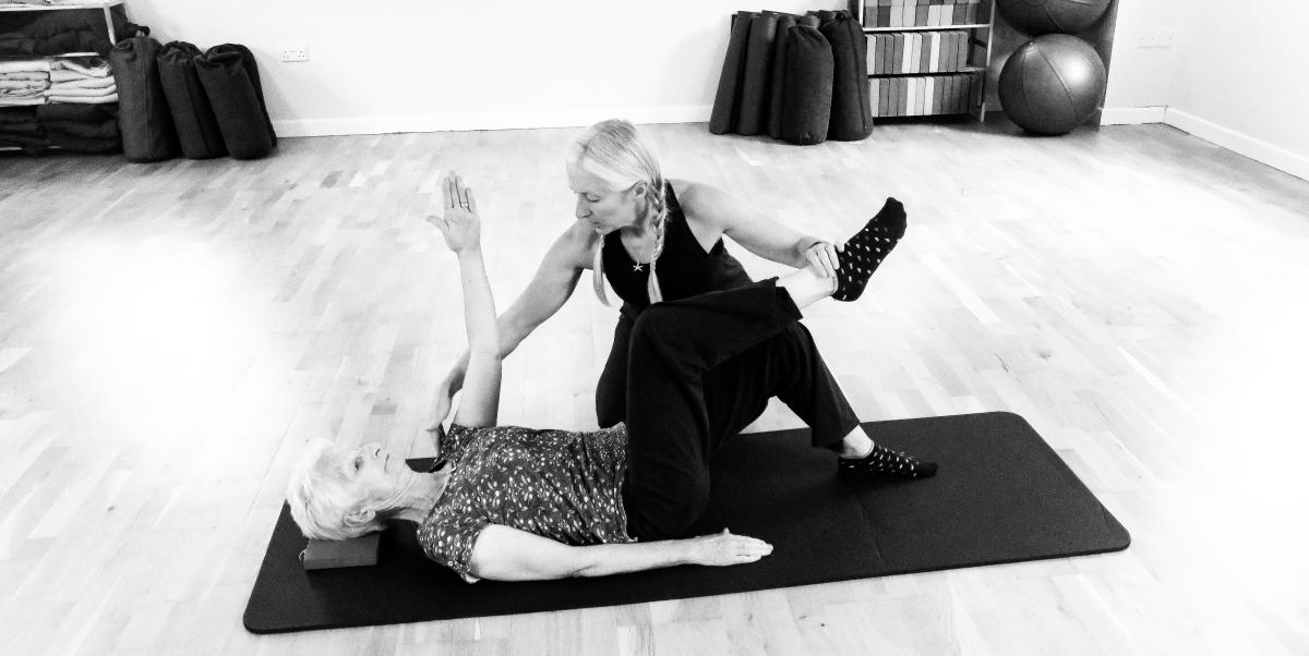 Heidi teaching Knee float to a client at the MMI in St Agnes